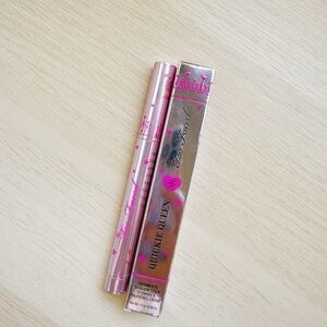 Too Faced Quickie Queen Cream Eyeshadow Stick in Charmed